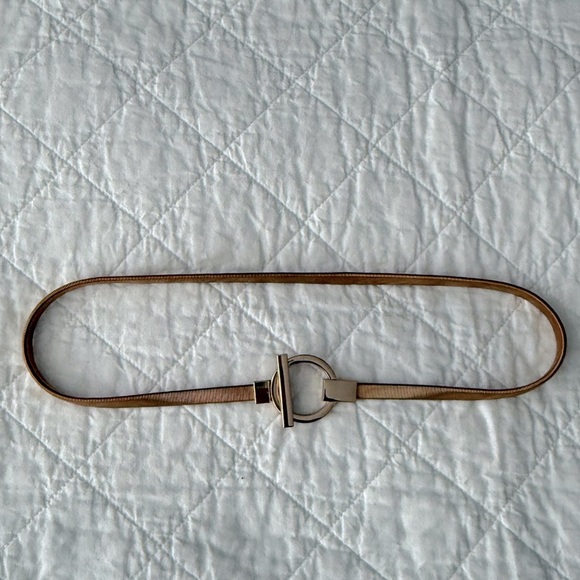 Stylish Gold Metal Stretchy Belt with Gold Buckle - Picture 2 of 3